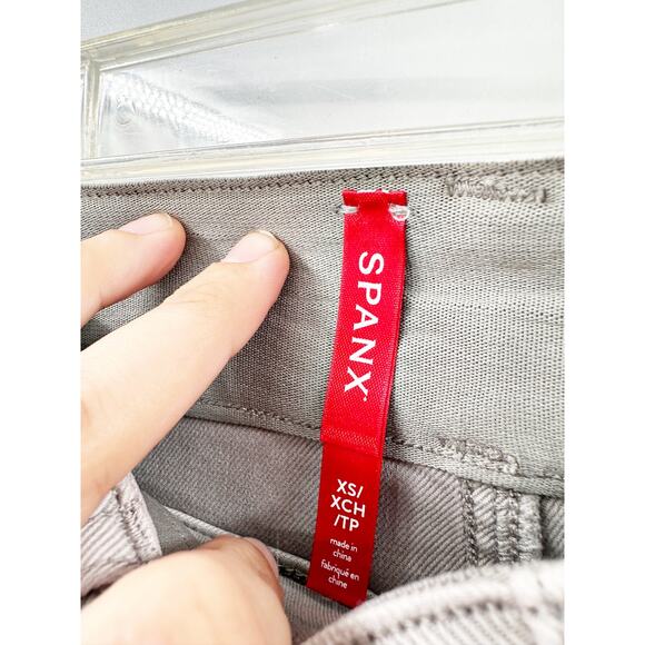 Spanx Stretch Twill Ankle Cargo Pants in Crystal Gray Size XS NWT - Picture 4 of 5